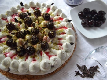 Torta Chantilly cioccolato bianco pistacchio e amarene